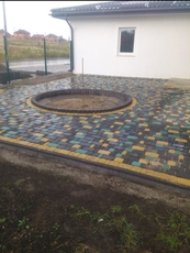 Укладання фем тротуарної плитки