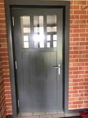 Вхідні дерев'яні двері без містків холоду