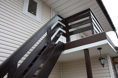 Дерев'яні сходи для будинку на замовлення Київ