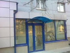 Алюмінієві двері і вікна з фарбуванням. Двері з замком
