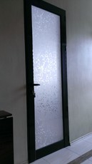 Мiжкiмнатнi дверi з алюмiнiю