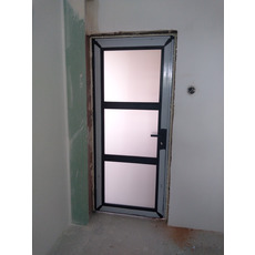 Міжкімнатні двері з алюмінію